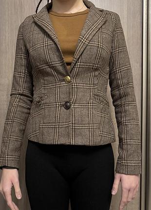 Жіночий приталений піджак