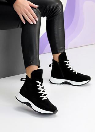 Шикарные черные спортивные замшевые ботинки с белой шнуровкой