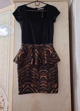 Брендовое платье с тигровым принтом