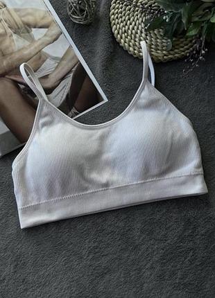 Безшовний бюстгальтер в рубчик з чашками