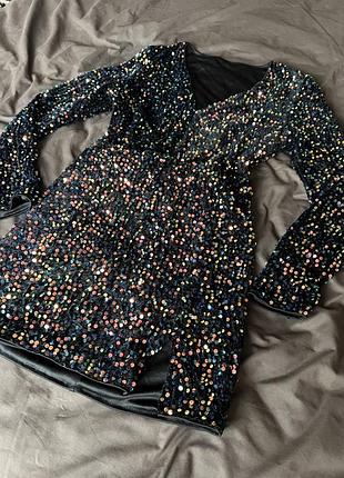 Обтисла сукня в пайетки, вишукава вечірня сукня