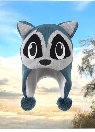 Дитяча в'язана шапка-вушанка із зображенням єнота