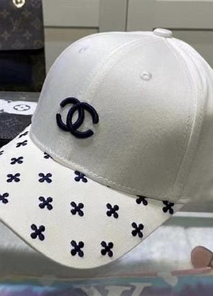 Розпродаж біла кепка