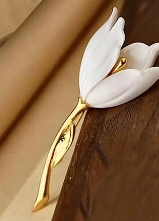 Изящная брошь белый цветок, нежная брошка белая лилия, брошь белый цветок