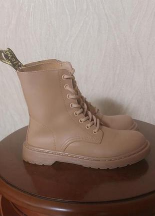 Ботінки шкіряні.мартінси.