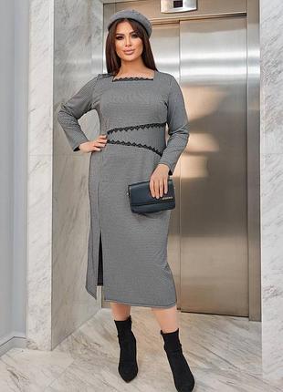 Платье трикотажное с мелким принтом