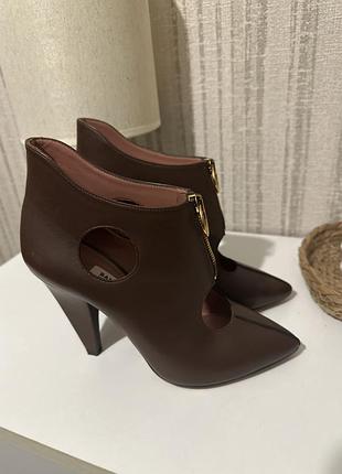 Жіночі ботильйони