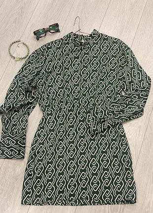 Жіноча коротка сукня з довгим рукавом