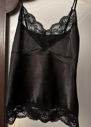 Топ на бретелях з мереживом