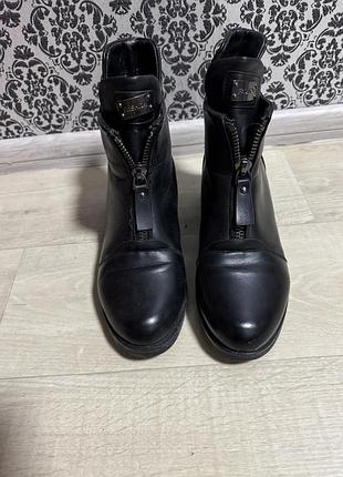 Жіночі ботінки