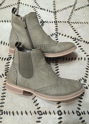 Качественные стильные ботинки челси