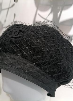 Берет с вуалью черный