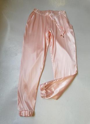 Штани атлас .....размір 50-52 виміри** штани талія на гумці піт 41 см тягнеться на 57 (є декоративна