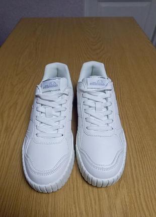 Кроссовки женские белые