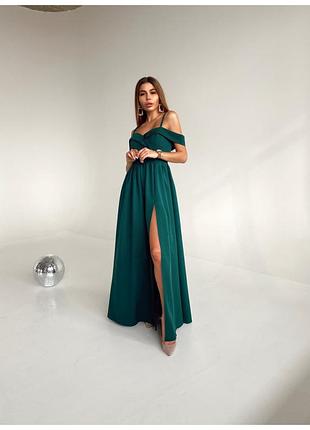 Шикарна елегантна смарагдова сукня максі з розрізом на нозі