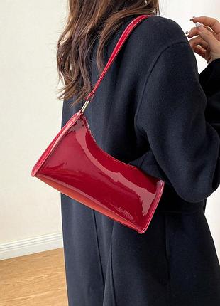 Сумка на одно отделение искусственная лаковая кожа бордового цвета
