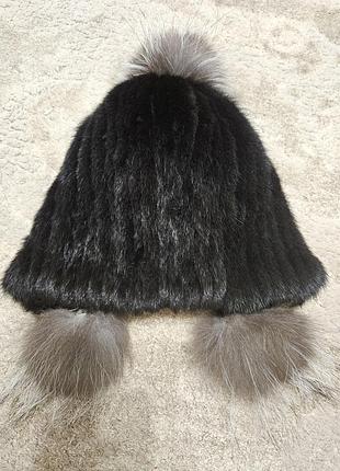 Зимова тепла шапка з норки на вьязаній основі, з балабонами