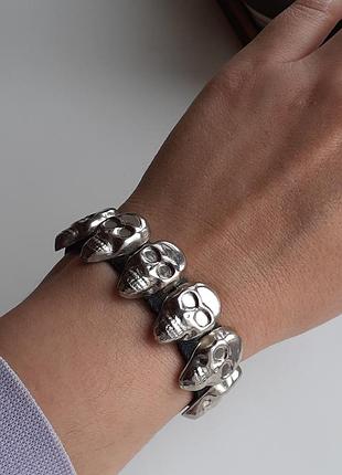 Шкіряний браслет із черепами