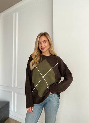 Удлиненный свитер оверсайз с ромбиками из переда