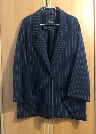 Синій подовжений жакет піджак у смужку вертикальну на один ґудзик