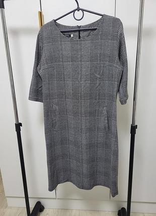 Хорошее платье на осень в красивом состоянии, размер 48-50