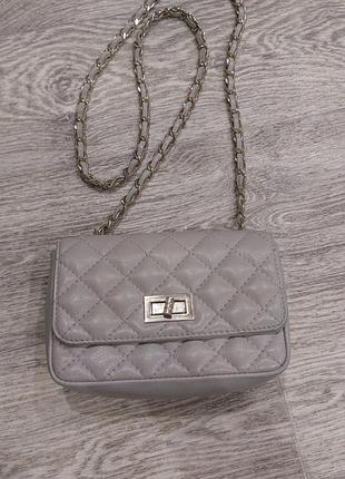 Шкіряна маленька сумка кросбоді.