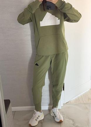 Стильний спортивний костюм від аdidas