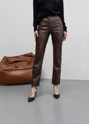 Шкіряні прямі штани на замші теплі брюки обтислі по фігурі