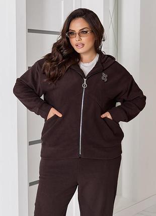 Теплый женский костюм для комфортных прогулок