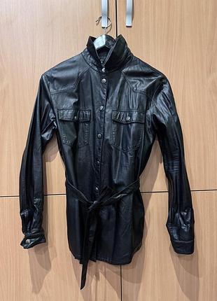 Стильна чорна шкіряна сорочка