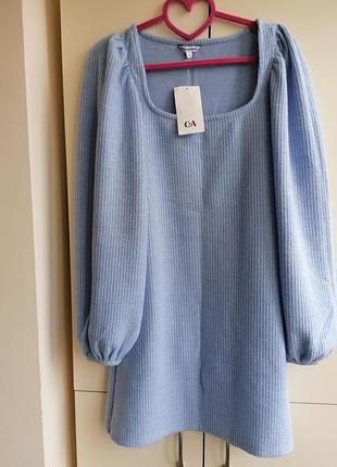 Теплое красивое платье с рукавами бафами