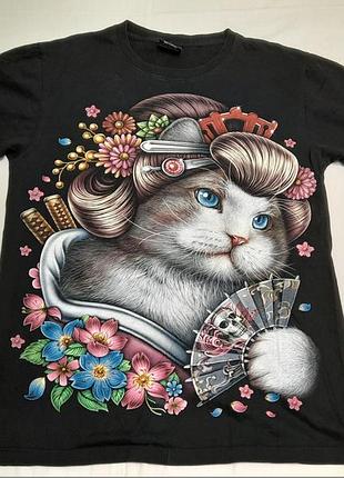 Thanabat cotton -футболка стильная женская - кошка в стиле гейши, 2-х посторонний принт - m