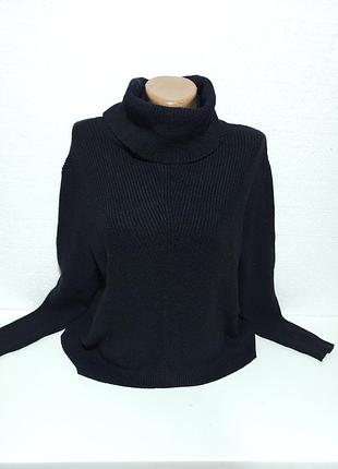 Свитер под горло.плотная ткань.