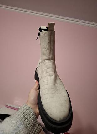 Большие ботинки белые удобные на высокой подошве