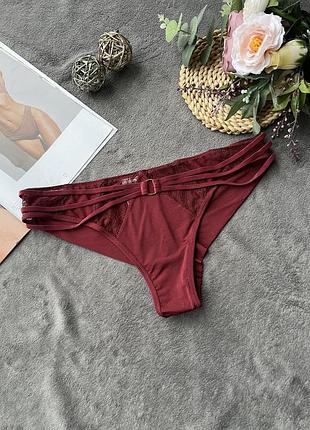 Бразиліана з сіточкою ззаду з ремінцями