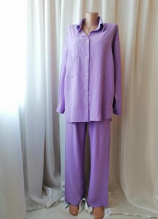 Насыщенный сиреневый костюм лето