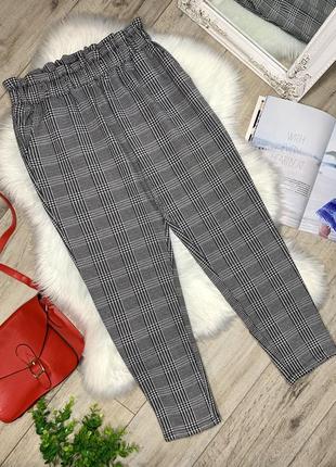 Класні завужені донизу брючки в клітинку