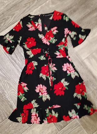 Сукня гарненька з квітковим візерунком
