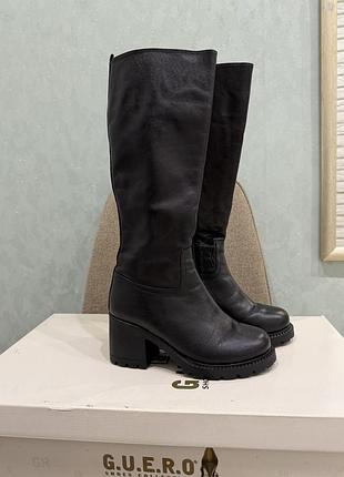 Продам жіночі шкіряні чоботу в ідеальному стані.