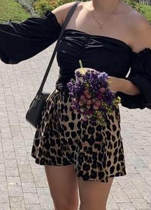 Топ открытые плечики  с широкими руками l-xl размер сзади резинка черный