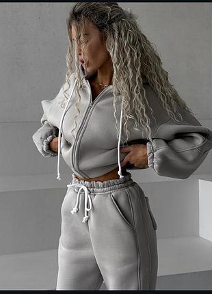 Теплий жіночий костюм