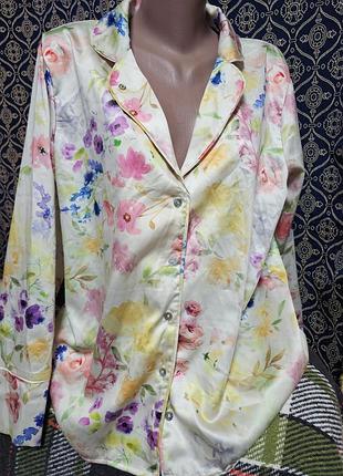 Верх от пижамы в цветочный принт под искусственный шелк