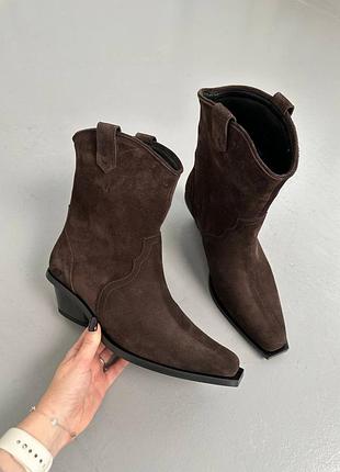 Козаки женские замшевые шоколадного цвета ковбойки ботинки демисезонные на байке