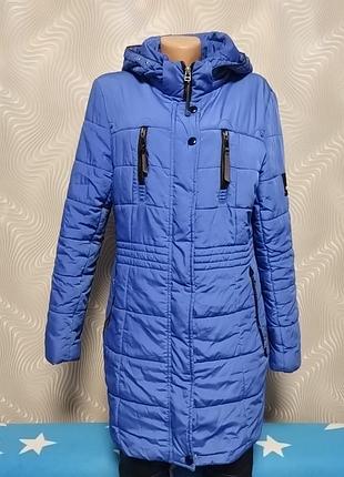 Пальто пуховик яркого синього кольору