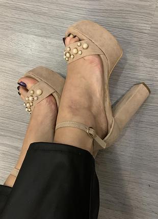 Босоножки замшевые на высоком каблуке 40 размер