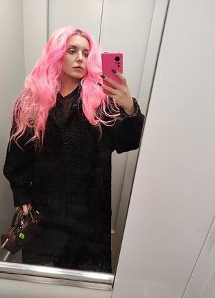 Длинная оверсайз шуба из каракуля