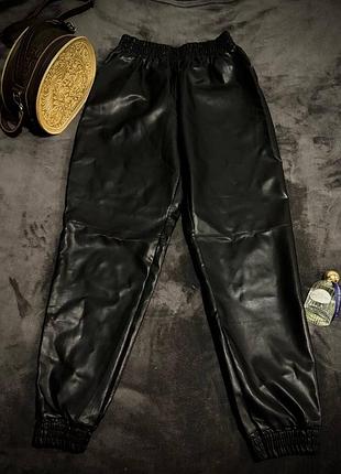 Штани жіночі з еко-шкіри s/m