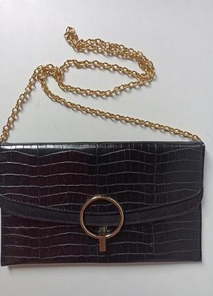 Черная сумочка на цепочке