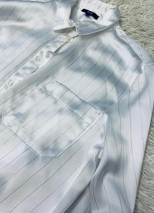 Біла блузка