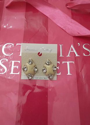 Сережки нові брендові